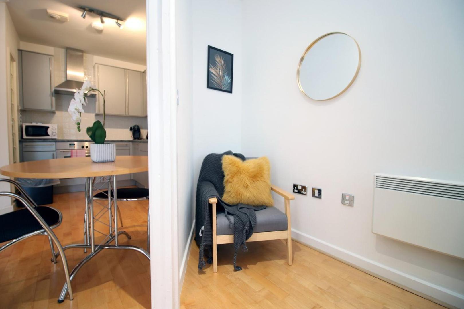 Centrally Located Spacious 2Br | Cohost Partners Cardiff Exteriör bild