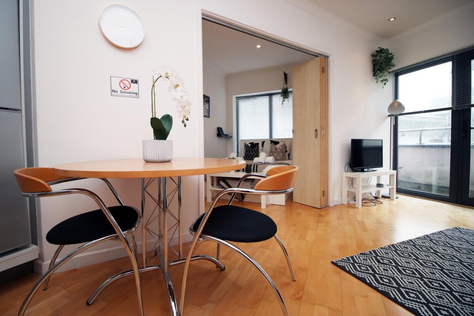 Centrally Located Spacious 2Br | Cohost Partners Cardiff Exteriör bild