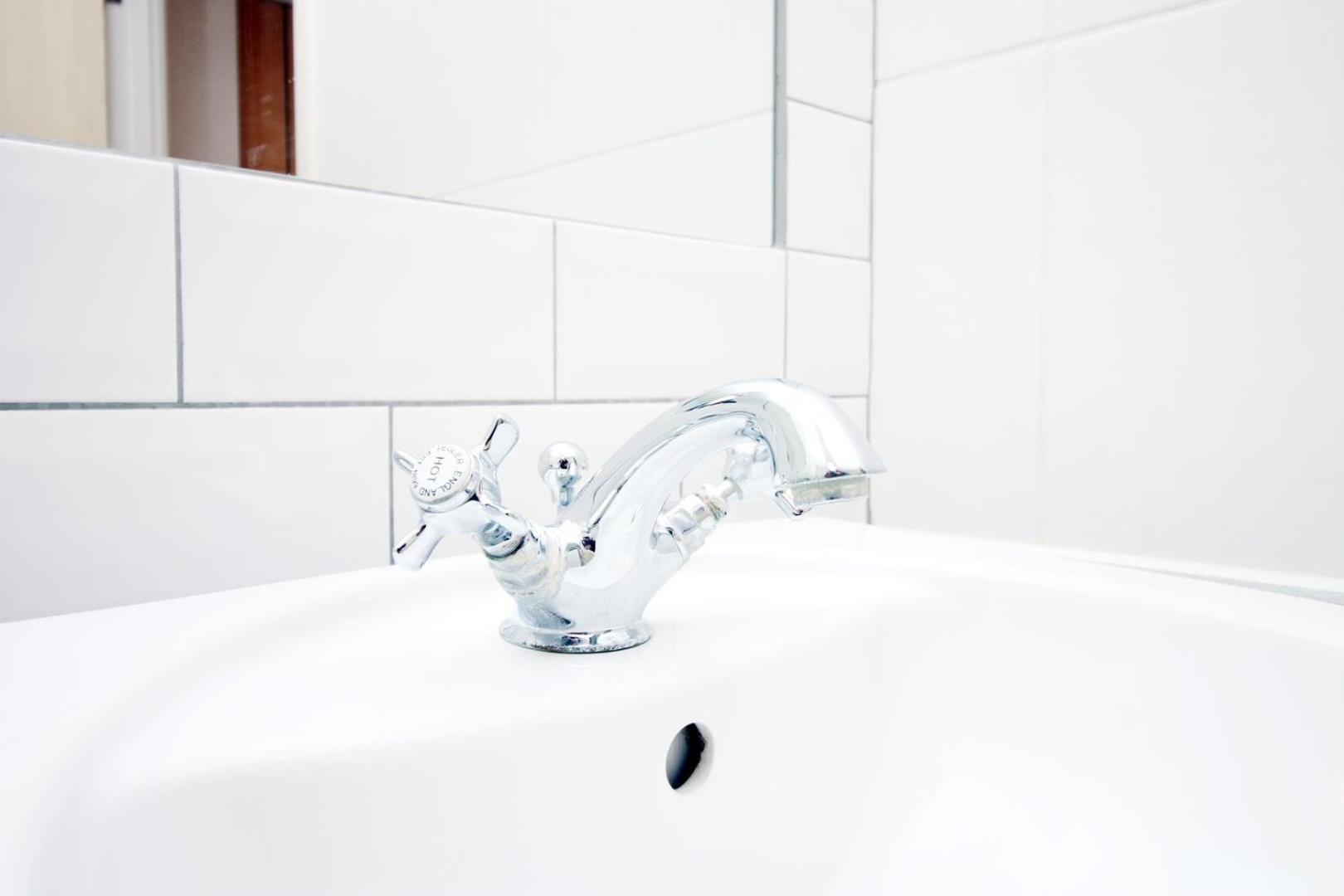 Centrally Located Spacious 2Br | Cohost Partners Cardiff Exteriör bild