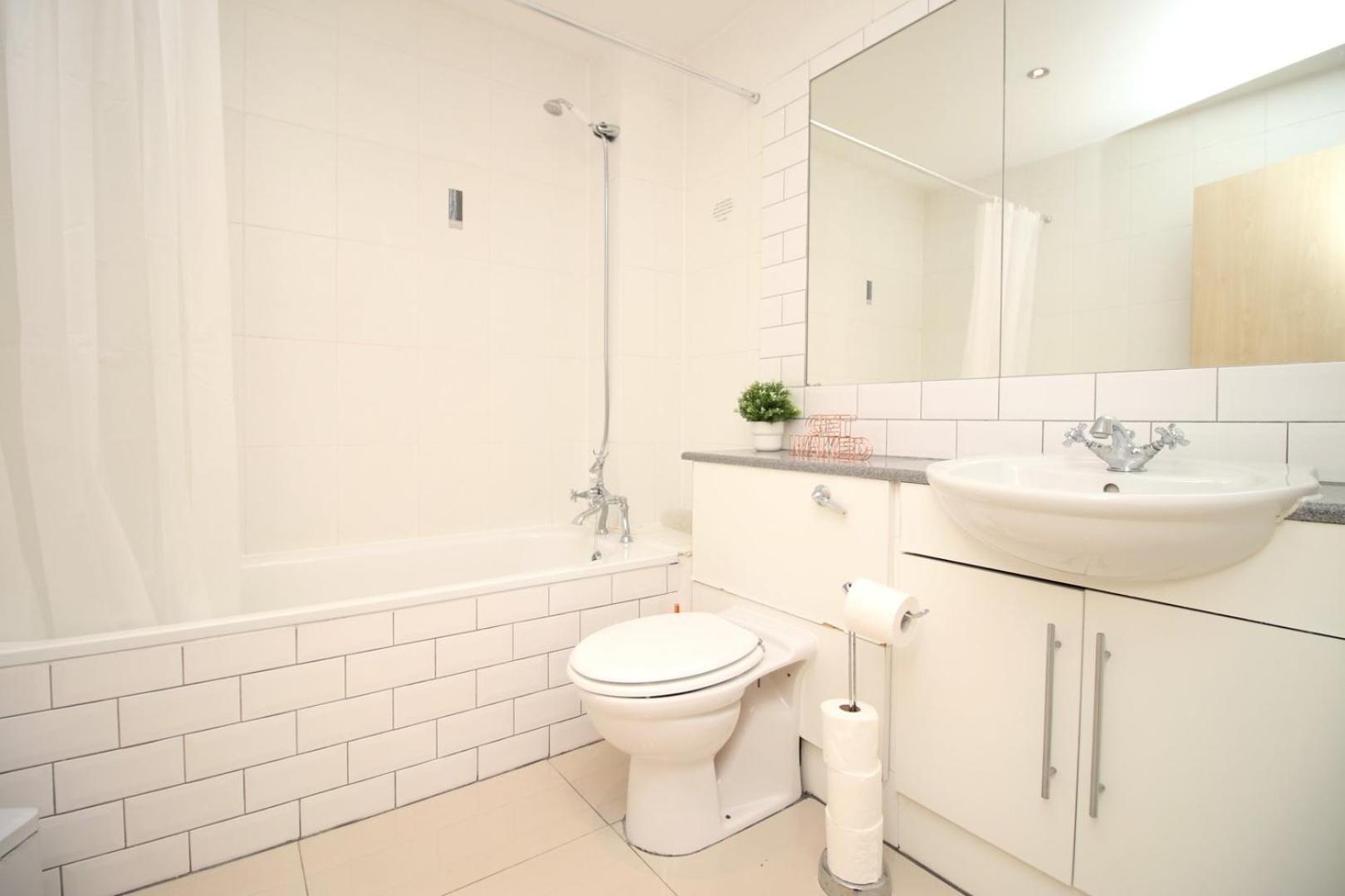 Centrally Located Spacious 2Br | Cohost Partners Cardiff Exteriör bild