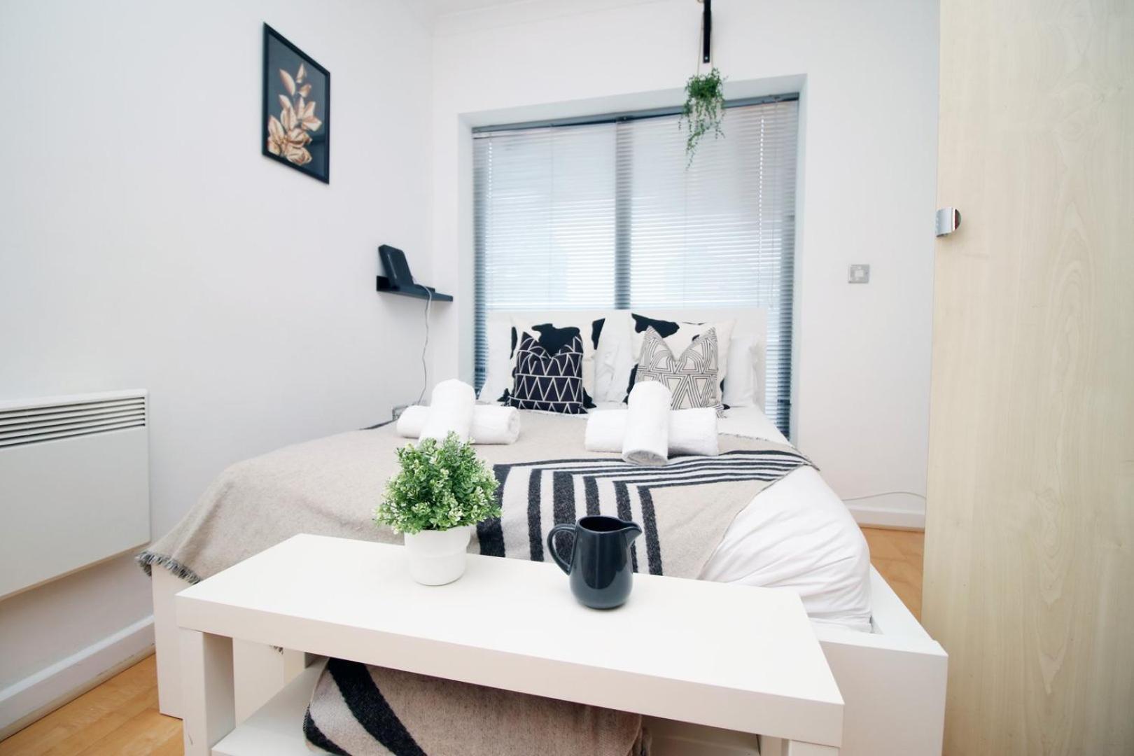 Centrally Located Spacious 2Br | Cohost Partners Cardiff Exteriör bild