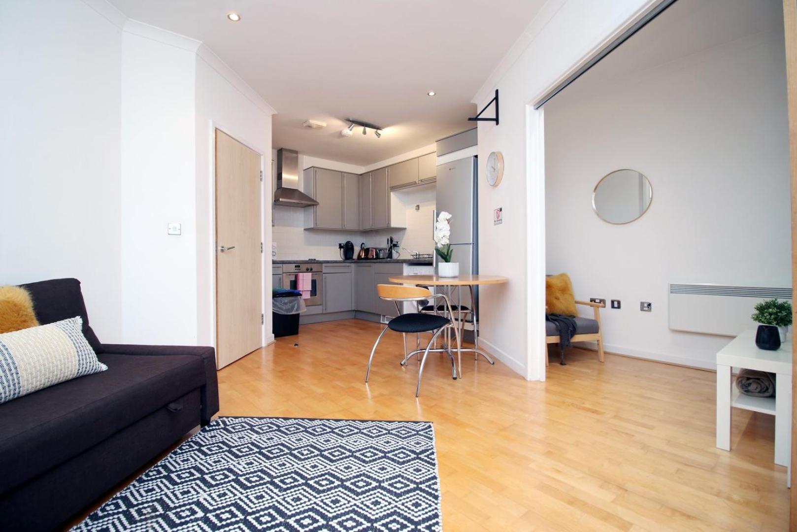 Centrally Located Spacious 2Br | Cohost Partners Cardiff Exteriör bild