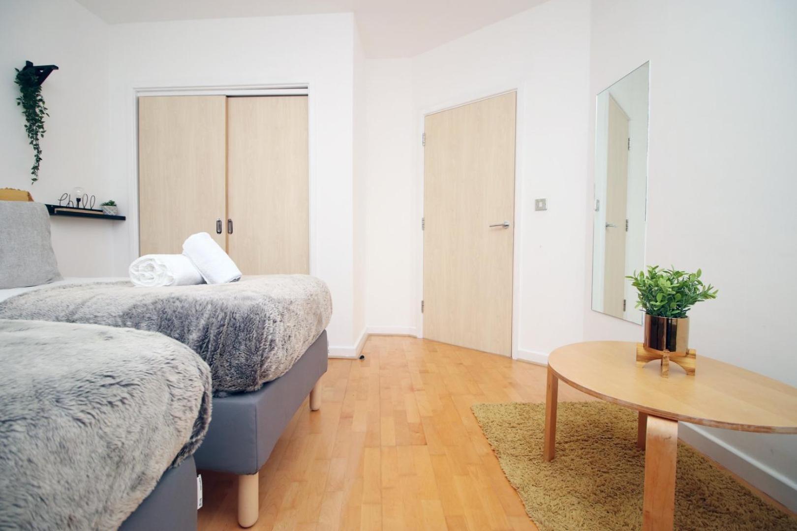 Centrally Located Spacious 2Br | Cohost Partners Cardiff Exteriör bild